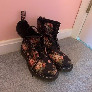 Floral Pattern Dr. Martens - Size 6